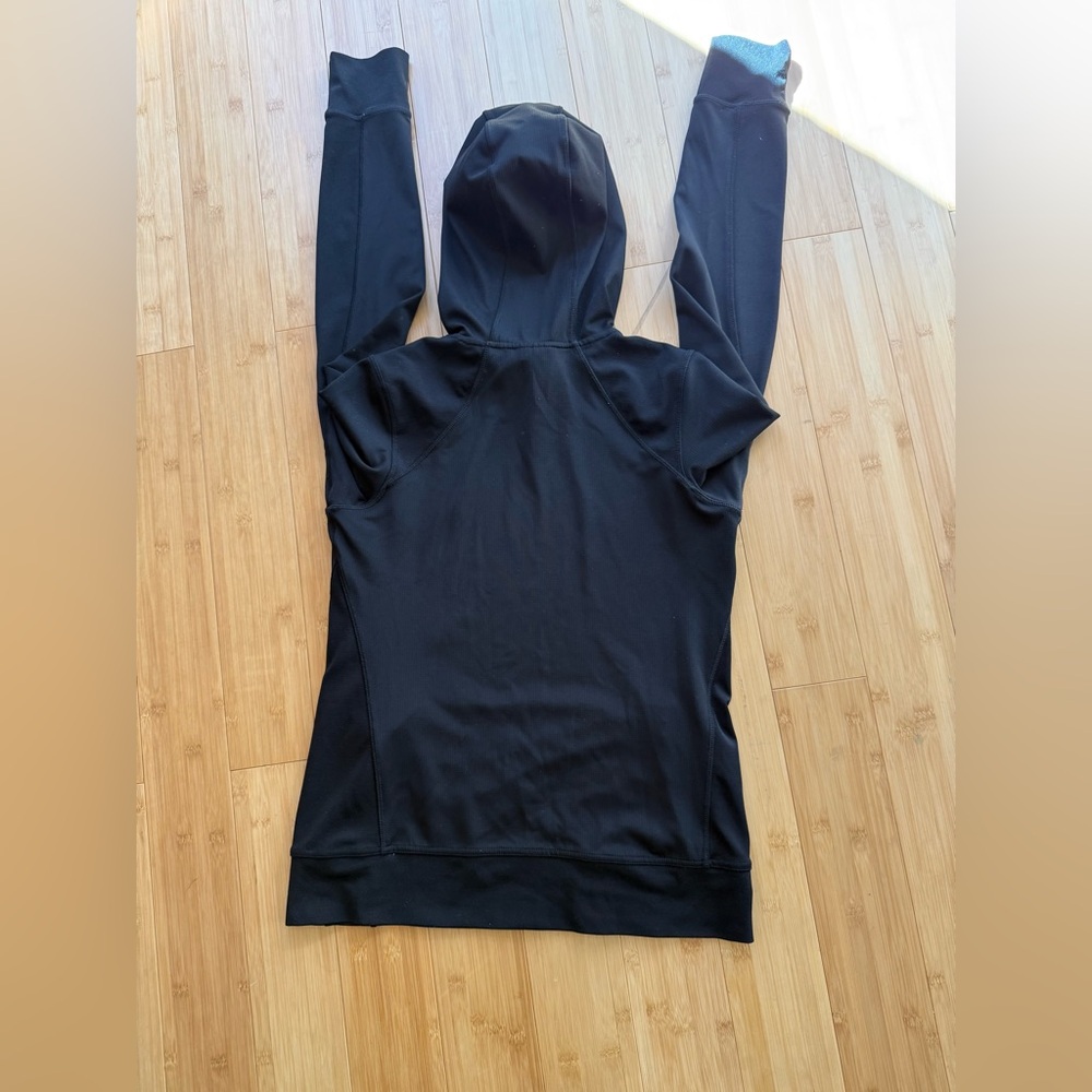 HYLETE: hoodie
medium long sleeve s
Side pockets
designed in California - Picture 11 of 16